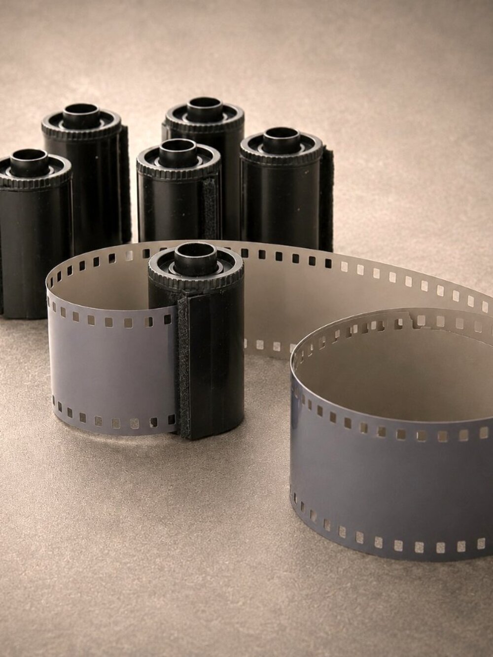 6 pack Kalt 35mm Reloadable Reusable Film Cassettes 6 Pack Screw Top Canisters - Picture 3 of 7